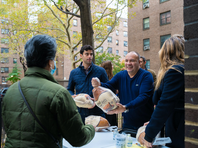 At Early Edition of Chelsea Tradition, Talk of Turkey Day Shortage Doesn’t Fly