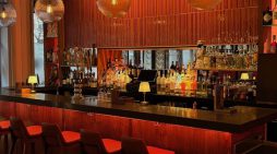 Waning Days of a Welcoming Presence: Seventh Ave. Stalwart elmo to Close, Come March 13